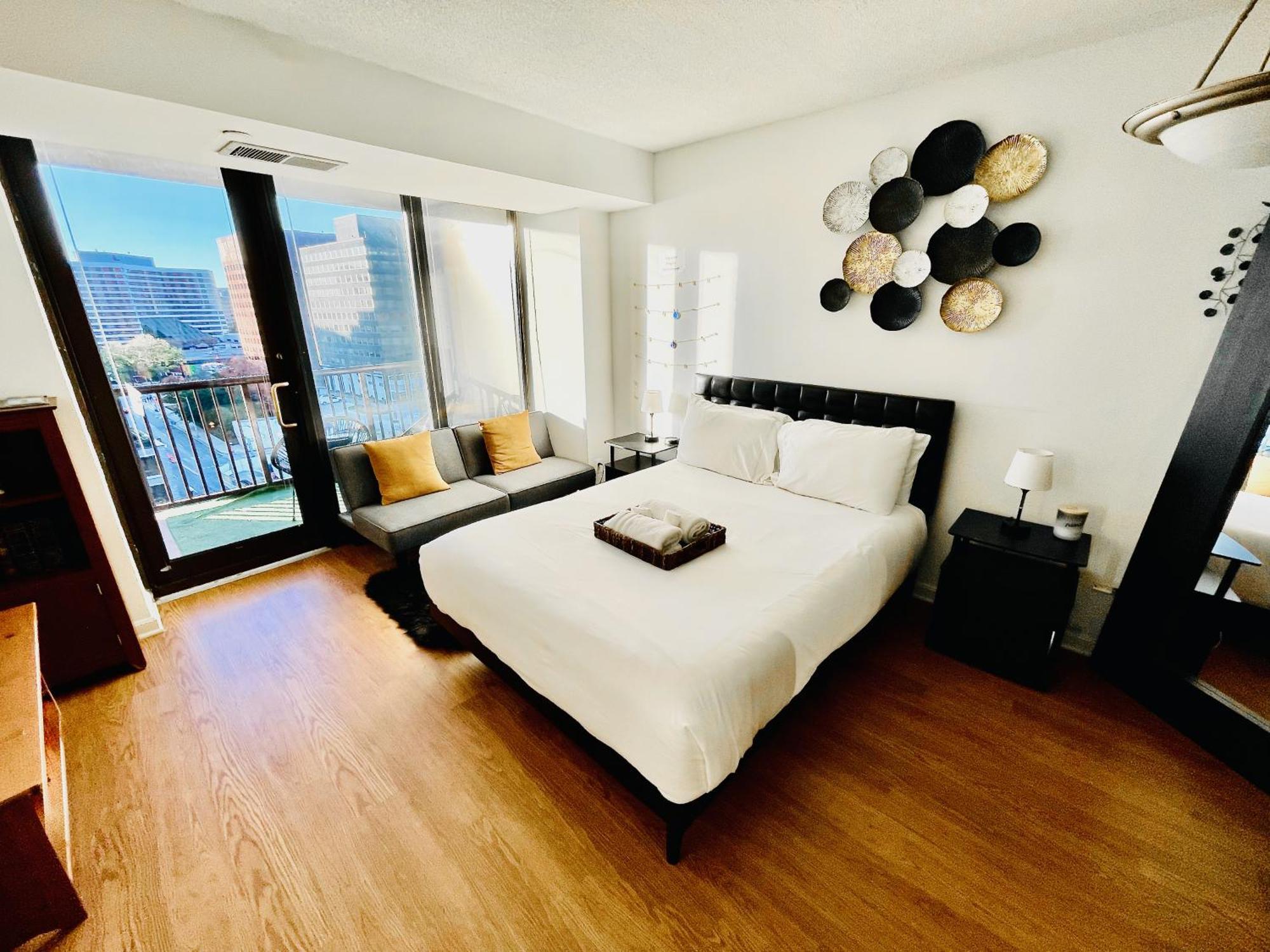 Executive At Crystal - 1br, Metro, Gym, Pool, Sauna, 2 Queen Beds Arlington
