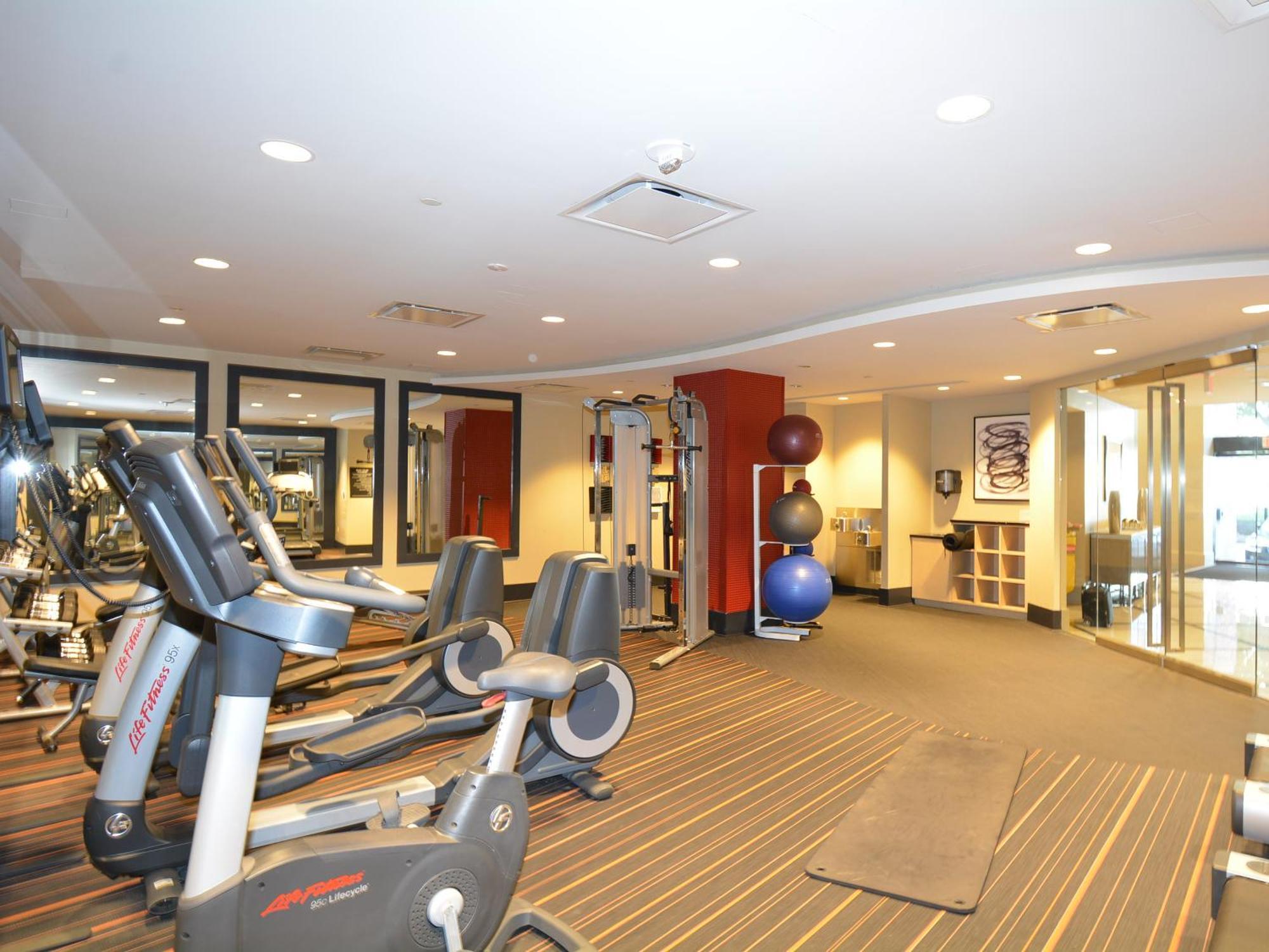 Apartamento Executive At Crystal - 1br, Metro, Gym, Pool, Sauna, 2 Queen Beds Arlington