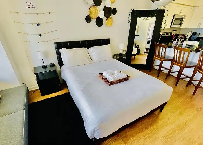 Executive Suite At Crystal City - 1Br, Metro, Gym, Pool, Sauna, 2 Queen Beds