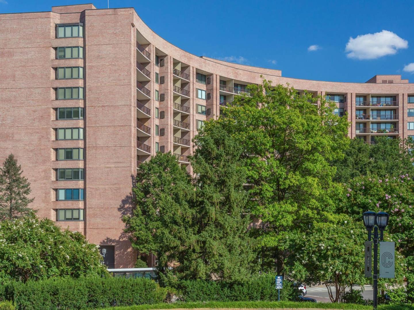 Executive At Crystal - 1br, Metro, Gym, Pool, Sauna, 2 Queen Beds Apartment