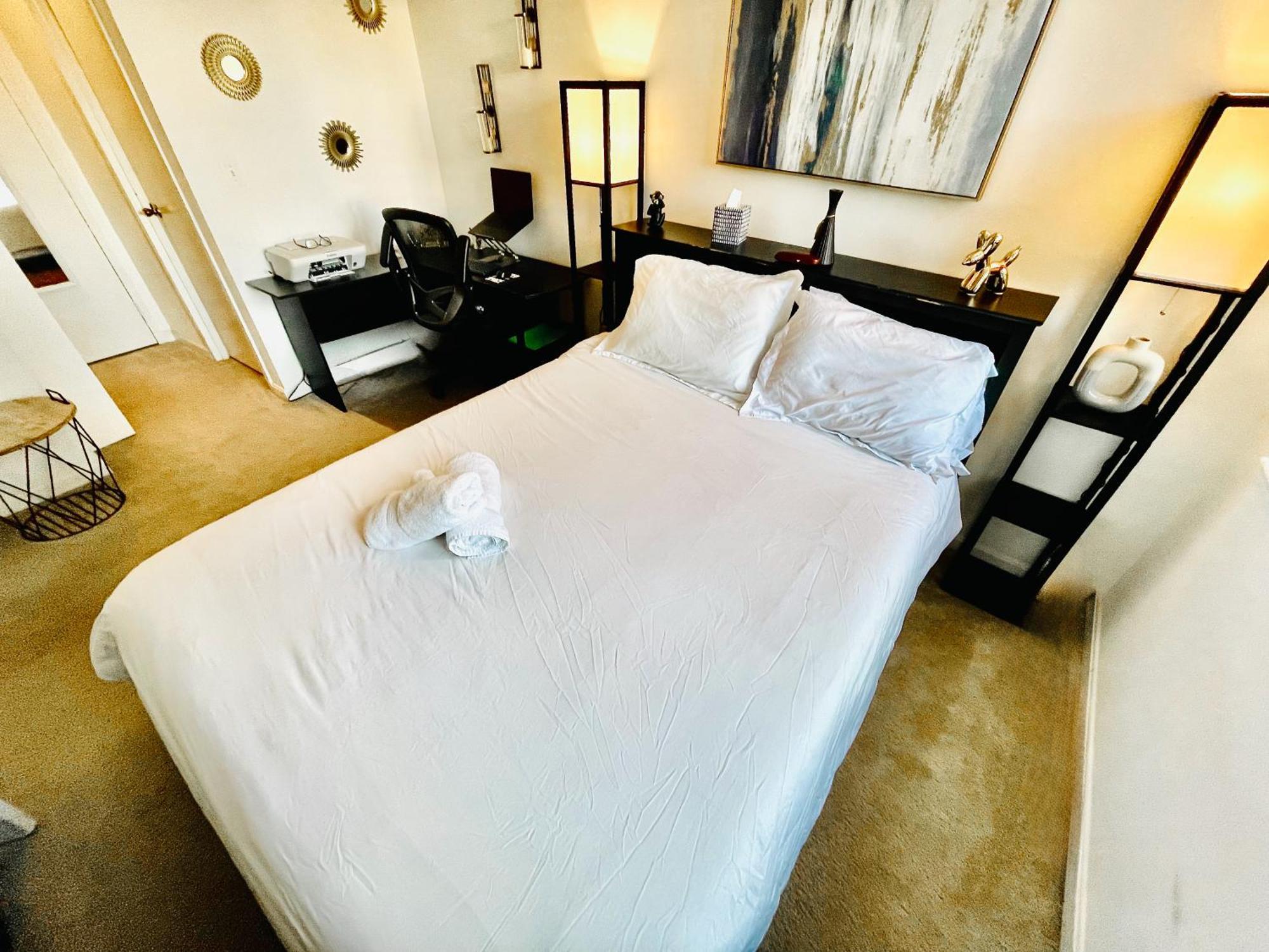 Apartment Executive At Crystal - 1br, Metro, Gym, Pool, Sauna, 2 Queen Beds