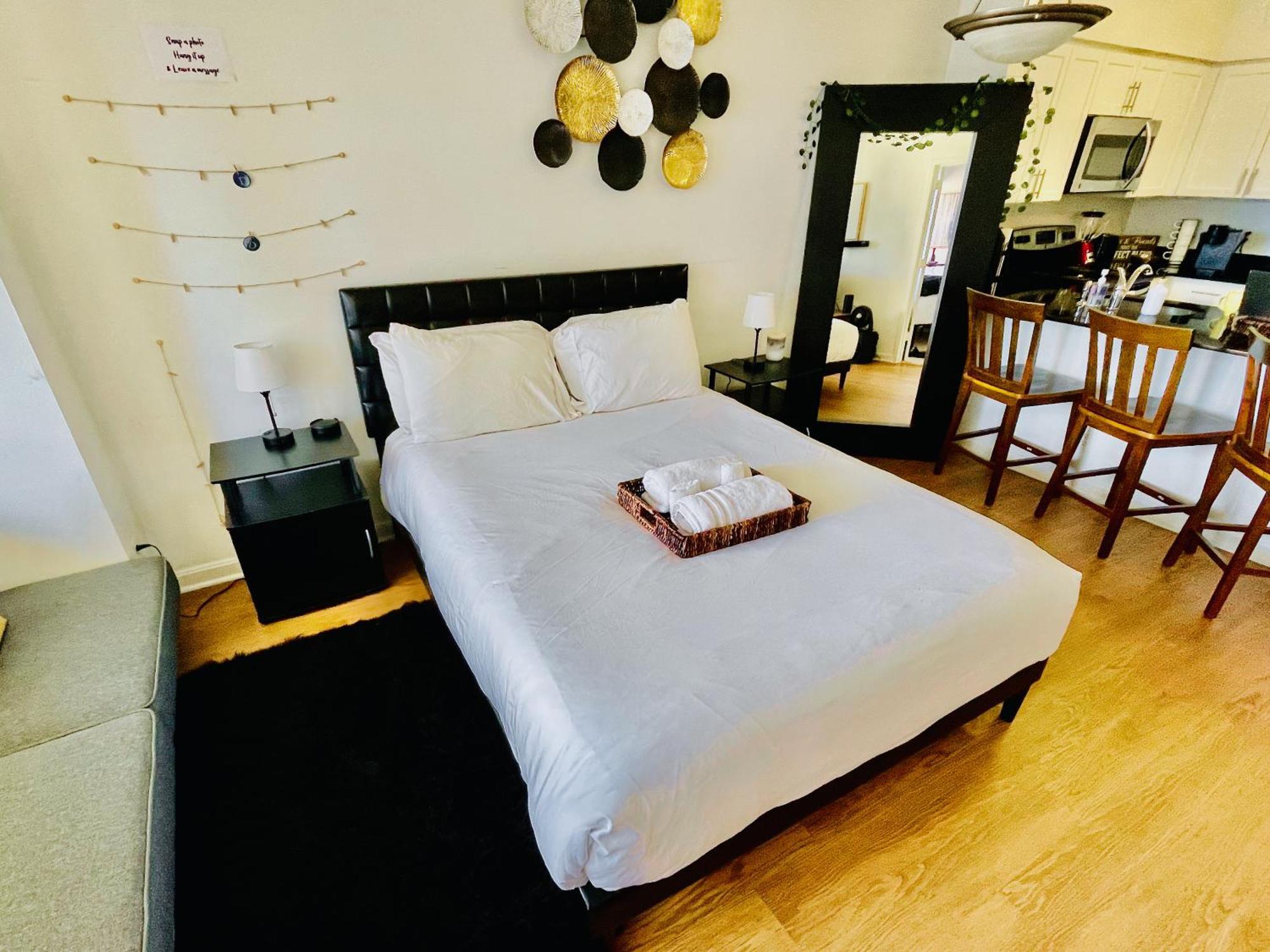 Executive At Crystal - 1br, Metro, Gym, Pool, Sauna, 2 Queen Beds Apartment *