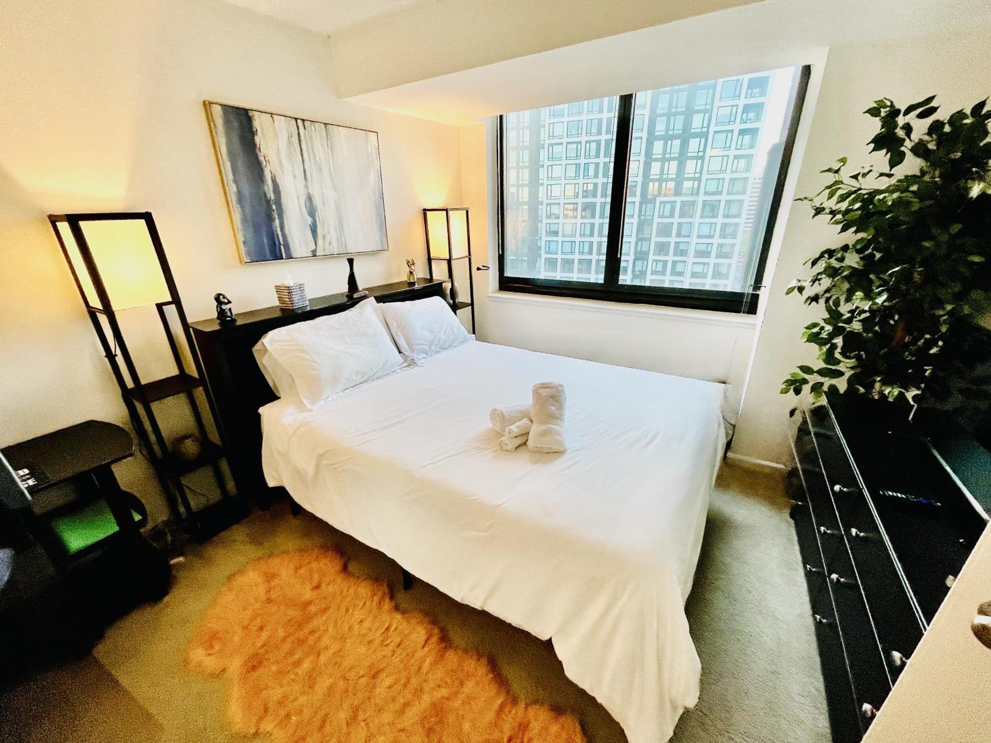 Apartment Executive At Crystal - 1br, Metro, Gym, Pool, Sauna, 2 Queen Beds *