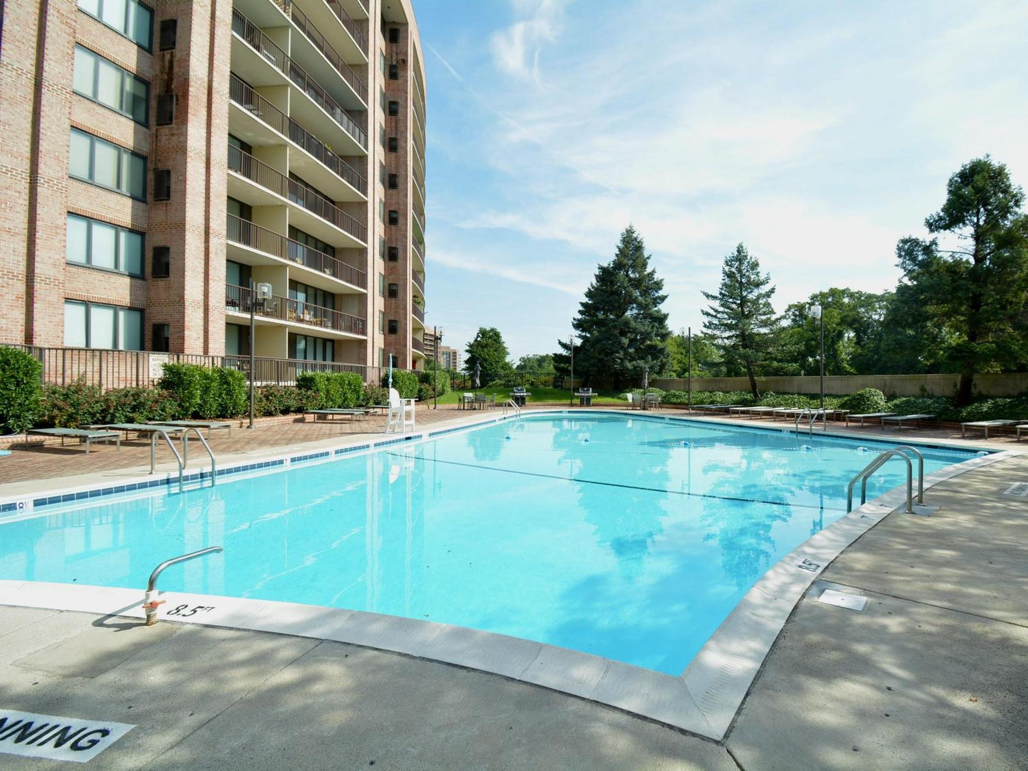 Executive At Crystal - 1br, Metro, Gym, Pool, Sauna, 2 Queen Beds *