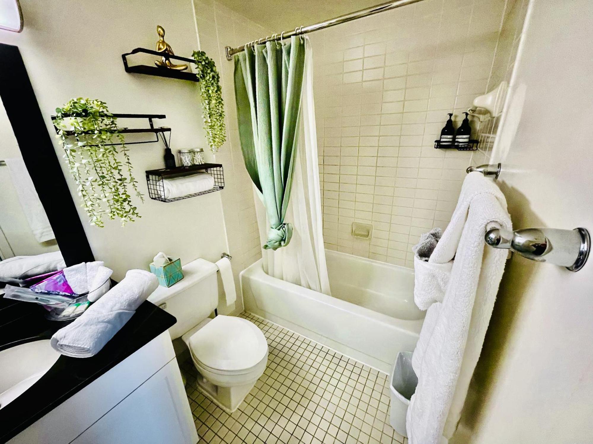 Executive At Crystal - 1br, Metro, Gym, Pool, Sauna, 2 Queen Beds * Arlington