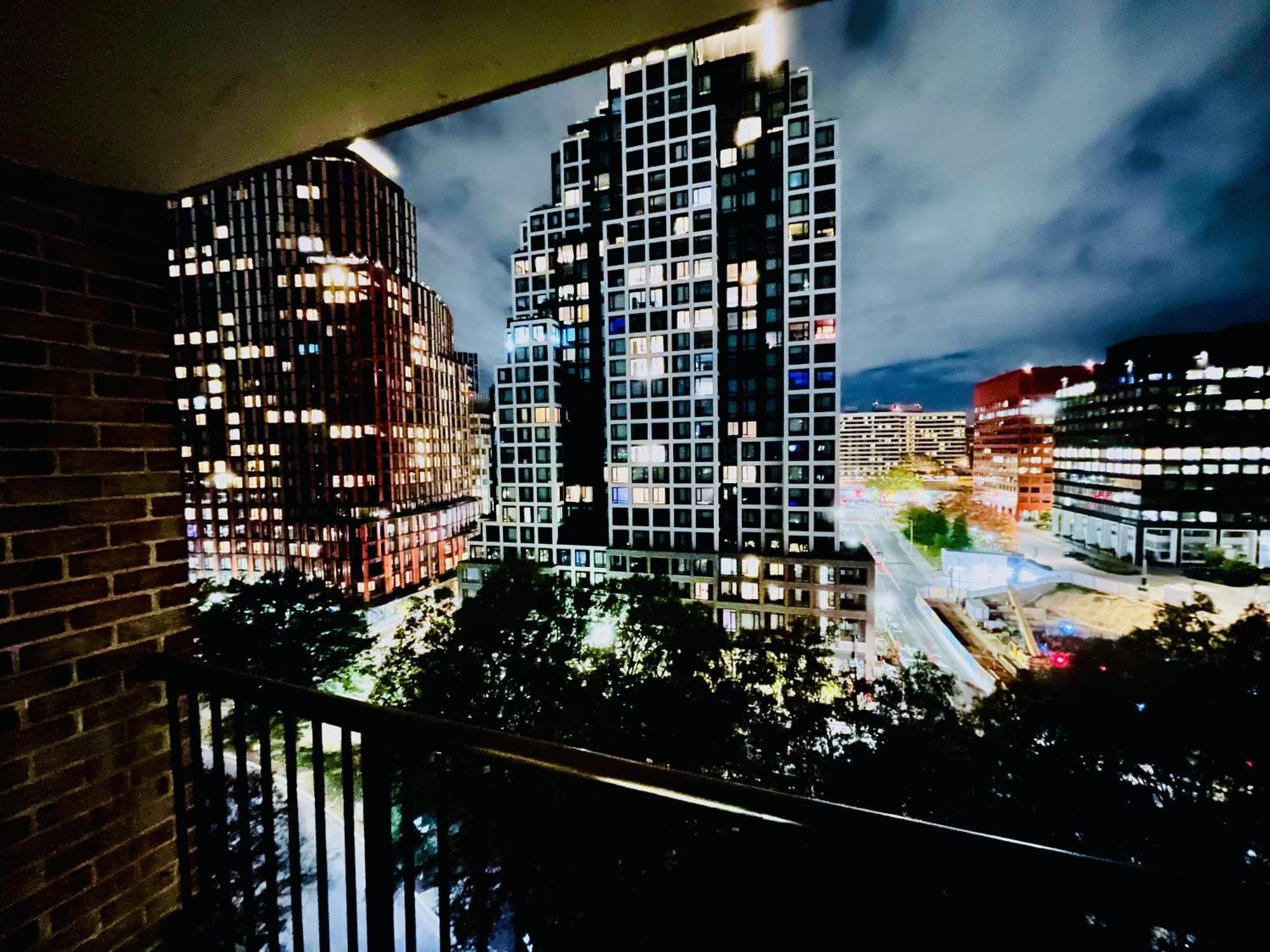 Executive At Crystal - 1br, Metro, Gym, Pool, Sauna, 2 Queen Beds Apartment *