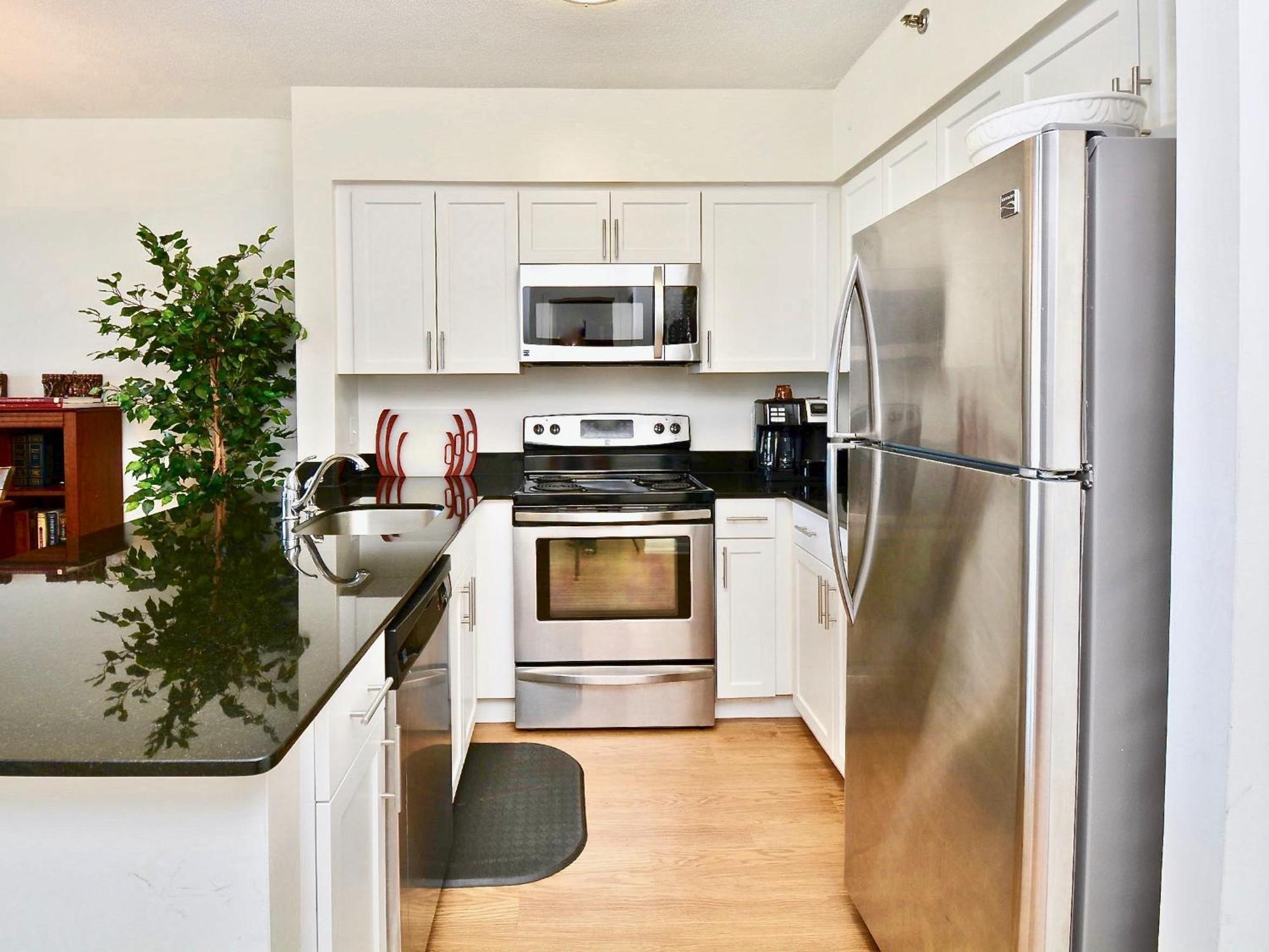 Apartment Executive At Crystal - 1br, Metro, Gym, Pool, Sauna, 2 Queen Beds *