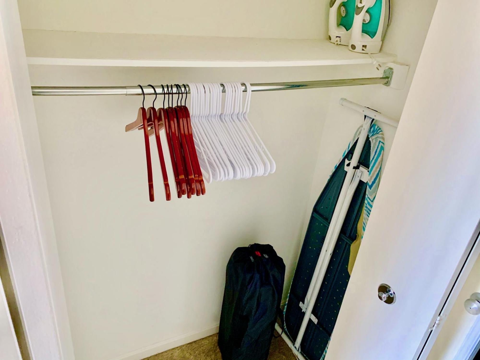 Executive At Crystal - 1br, Metro, Gym, Pool, Sauna, 2 Queen Beds Apartment Arlington
