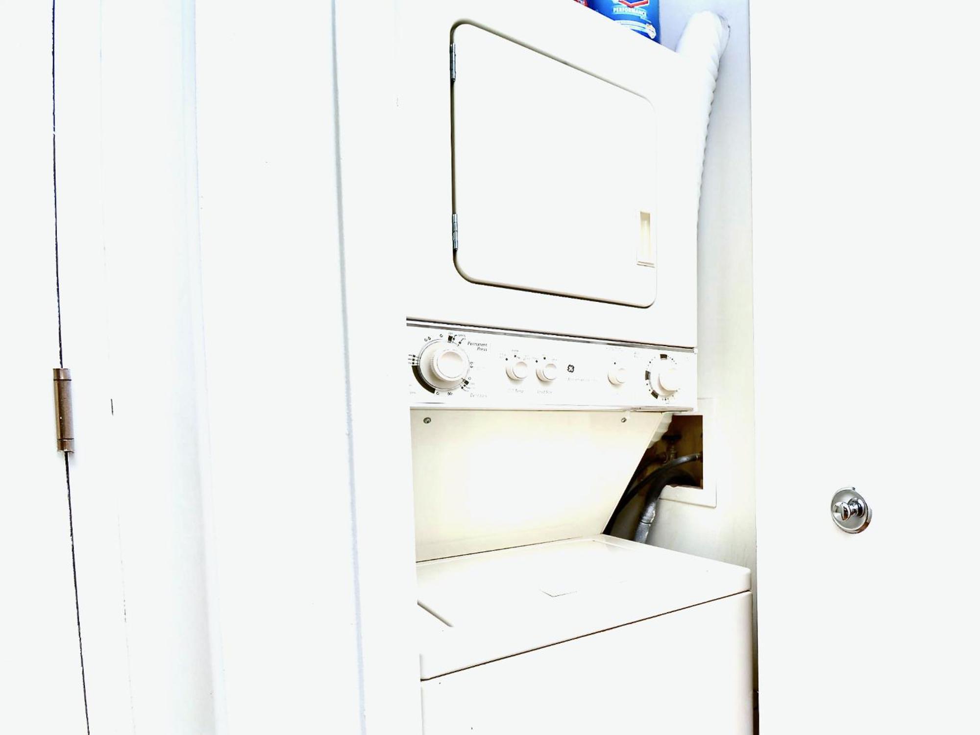 Executive At Crystal - 1br, Metro, Gym, Pool, Sauna, 2 Queen Beds Apartment *